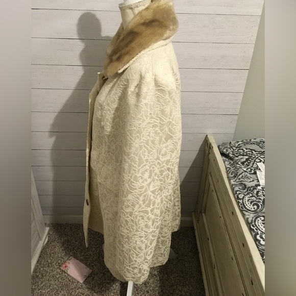 Cream Floral Coat - Picture 2 of 4